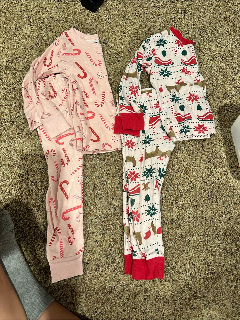 Kids Holiday Candy Cane & Festive Print Pajama Set - Pink & White